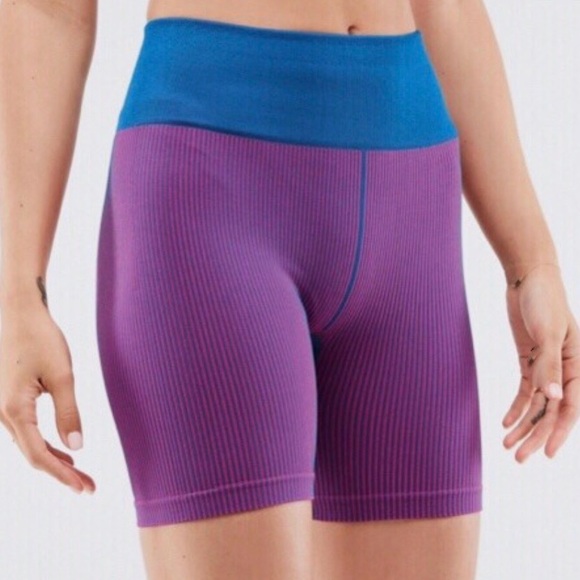 Fabletics High-Waisted Seamless Rib Short - Picture 2 of 4